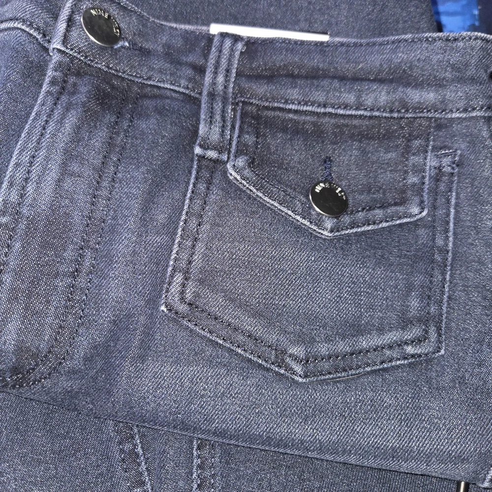 Nine West NEW High-Rise Flare Jeans in Dark Wash - Size 10 - Picture 5 of 9